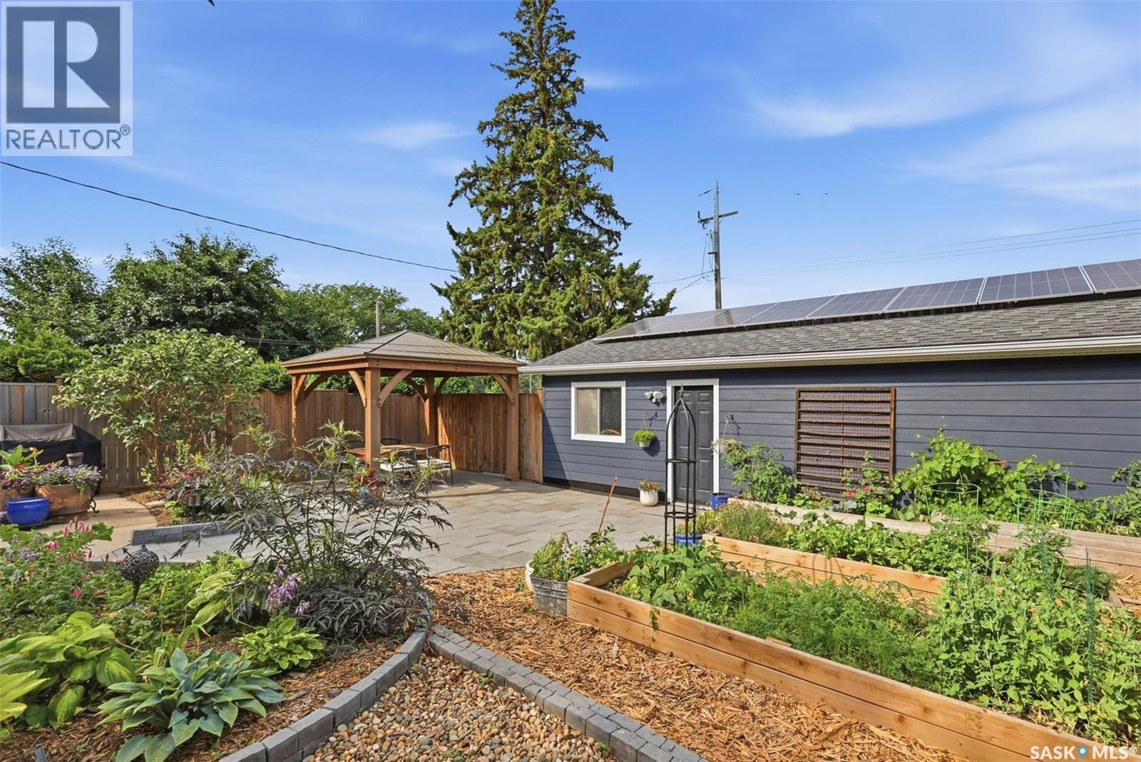 2002 Park Avenue, Saskatoon, SK - Outdoor