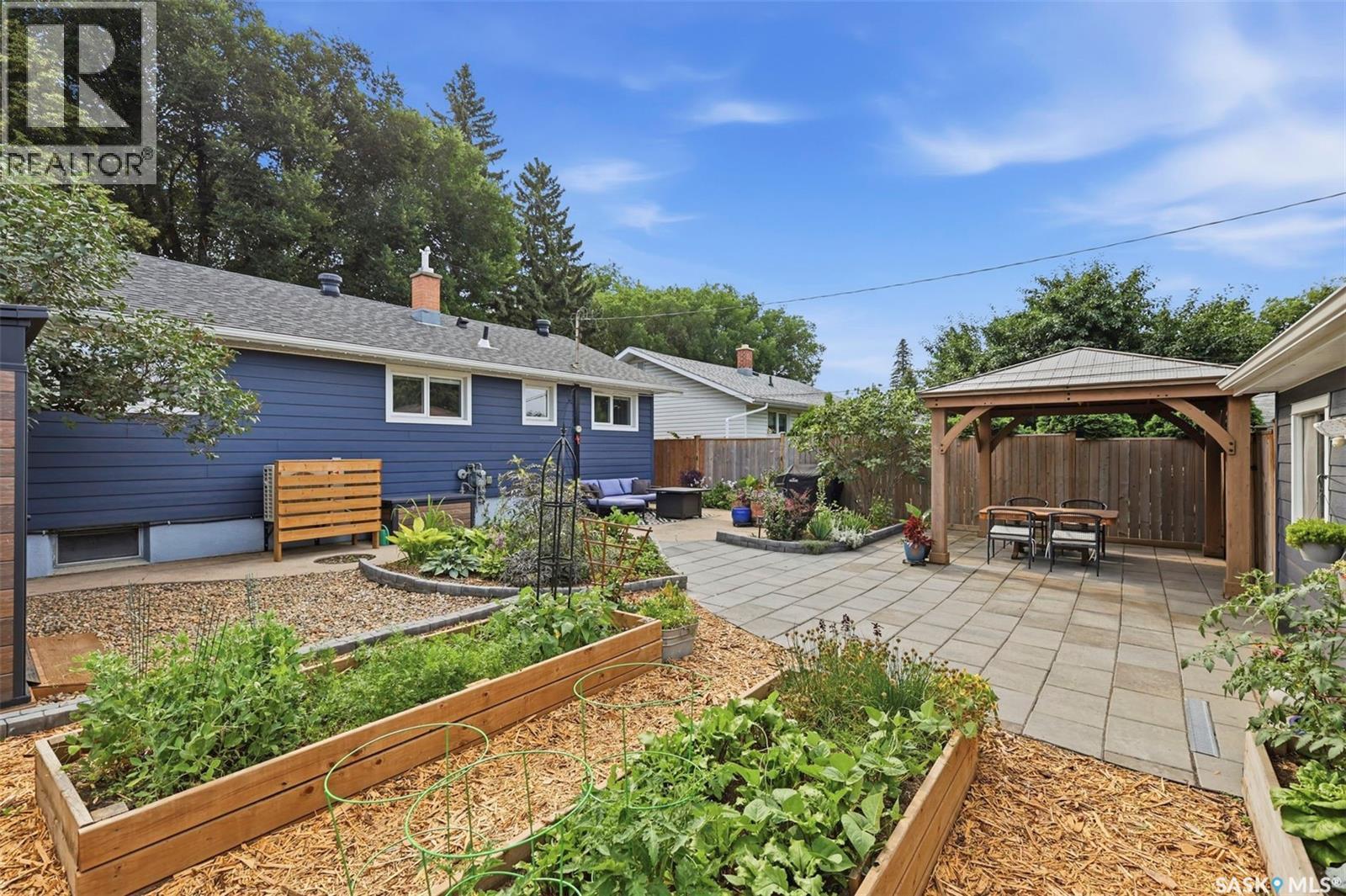 2002 Park Avenue, Saskatoon, SK - Outdoor