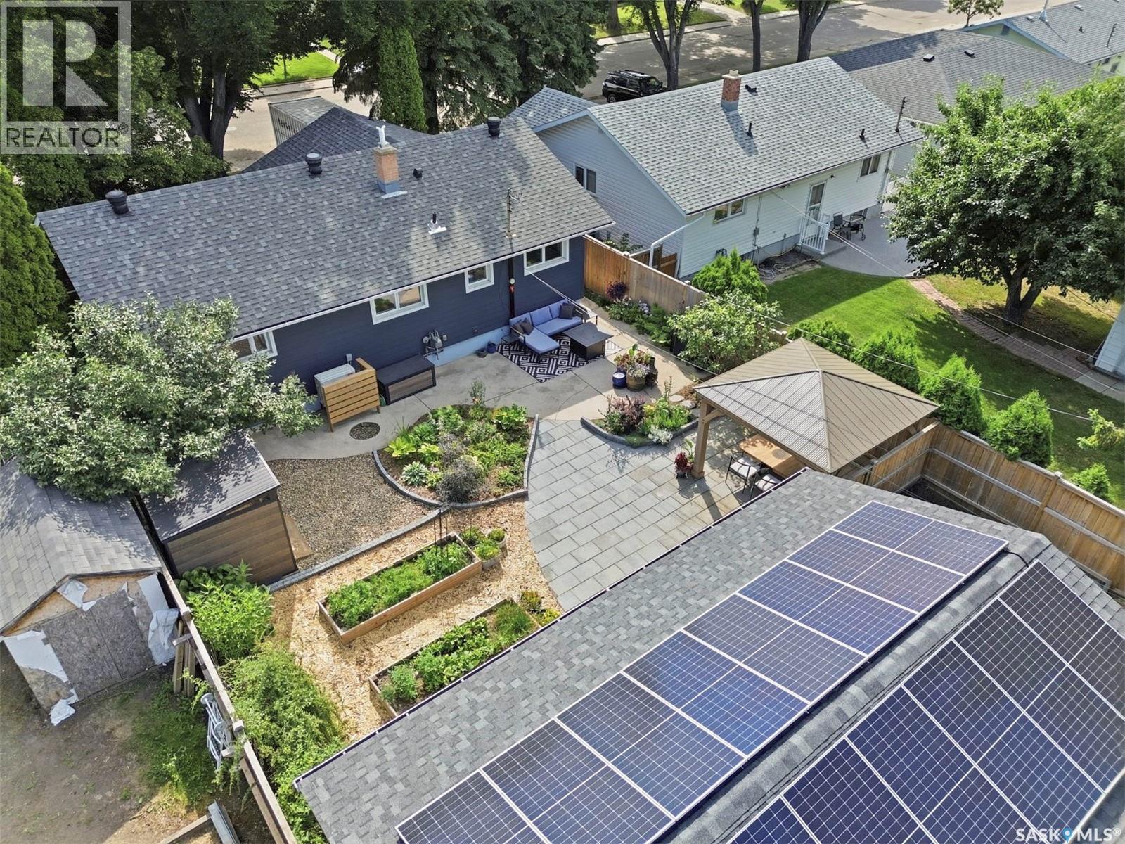 2002 Park Avenue, Saskatoon, SK - Outdoor