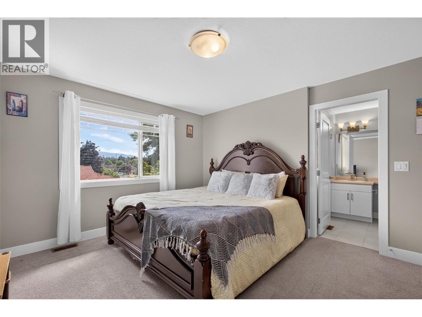 335 Gerstmar Road Unit# 3, Kelowna, BC - Indoor Photo Showing Bedroom