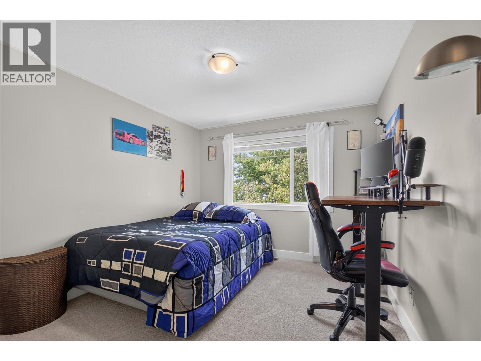 335 Gerstmar Road Unit# 3, Kelowna, BC - Indoor Photo Showing Bedroom