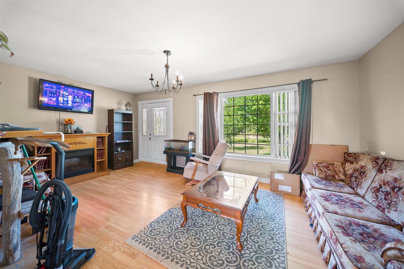 370 Diversion Road, Ellerslie-Bideford, PE - Indoor Photo Showing Living Room