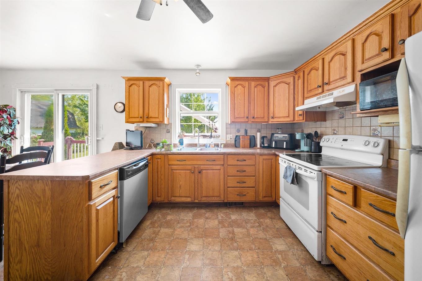 370 Diversion Road, Ellerslie-Bideford, PE - Indoor Photo Showing Kitchen With Double Sink