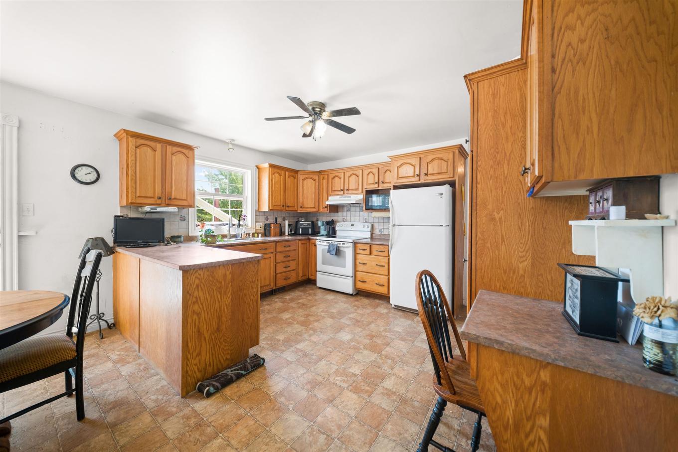 370 Diversion Road, Ellerslie-Bideford, PE - Indoor Photo Showing Kitchen