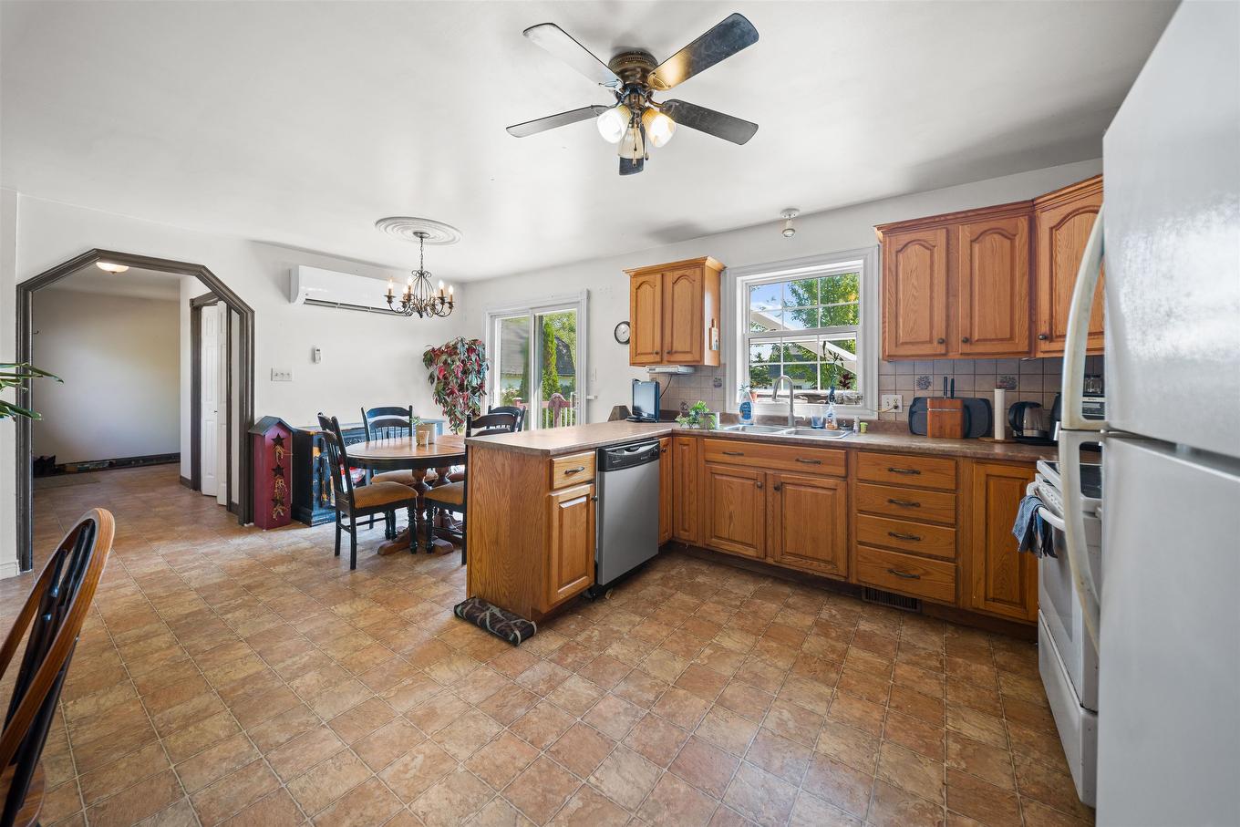 370 Diversion Road, Ellerslie-Bideford, PE - Indoor Photo Showing Kitchen With Double Sink