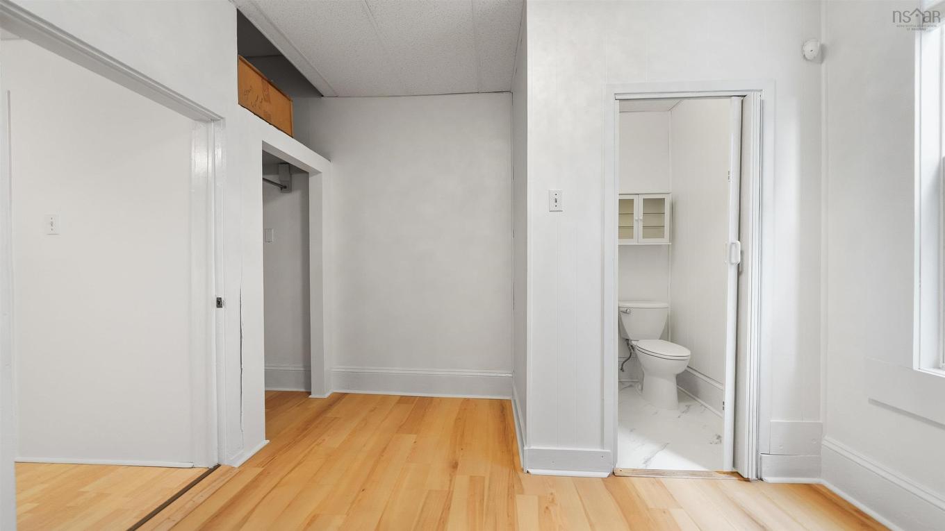 6122 North Street, Halifax Peninsula, NS - Indoor