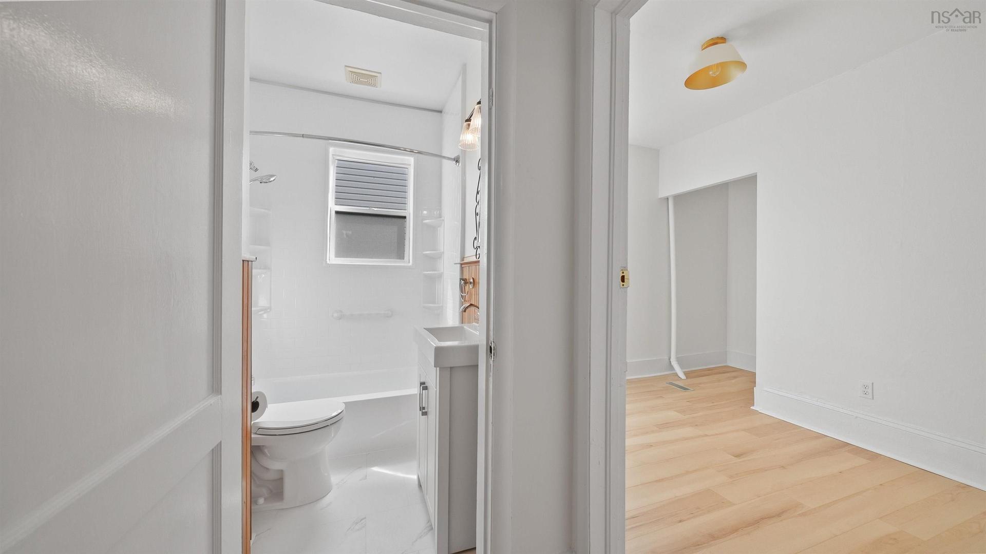 6122 North Street, Halifax Peninsula, NS - Indoor Photo Showing Bathroom
