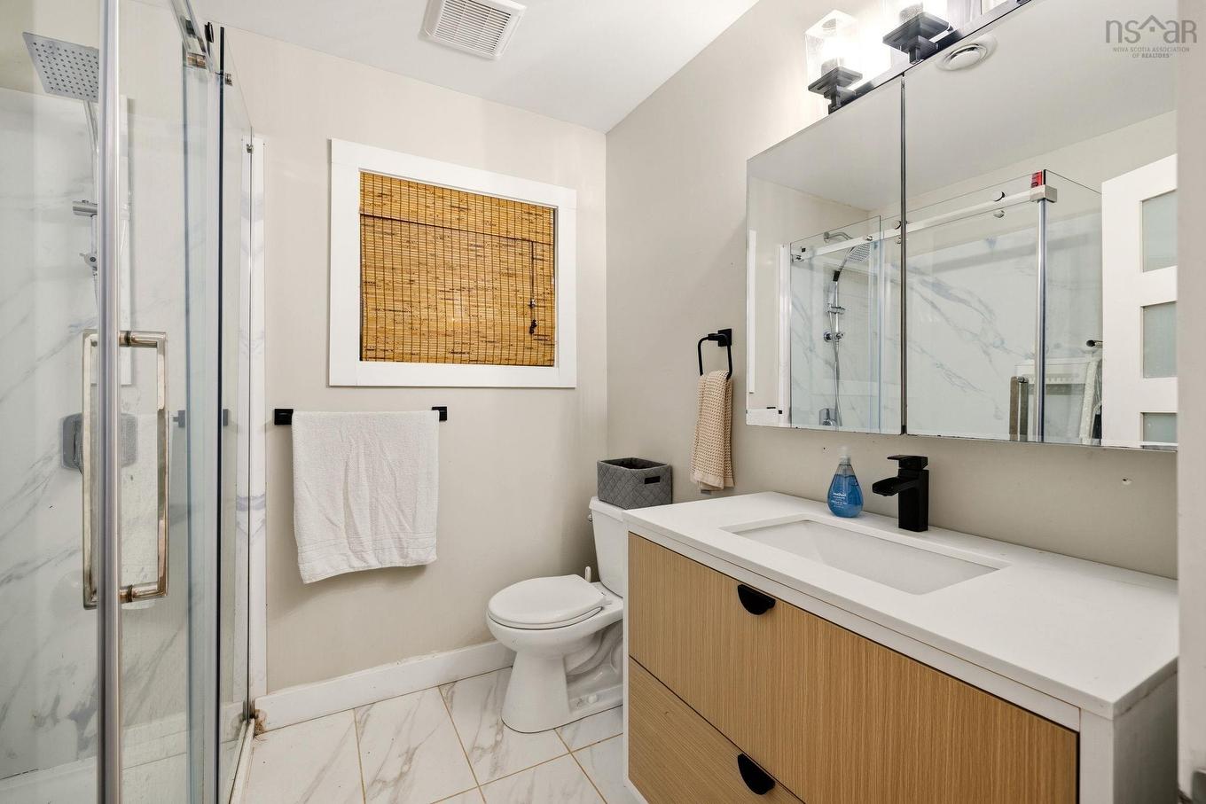 110 Sampson Drive, Lower Sackville, NS - Indoor Photo Showing Bathroom