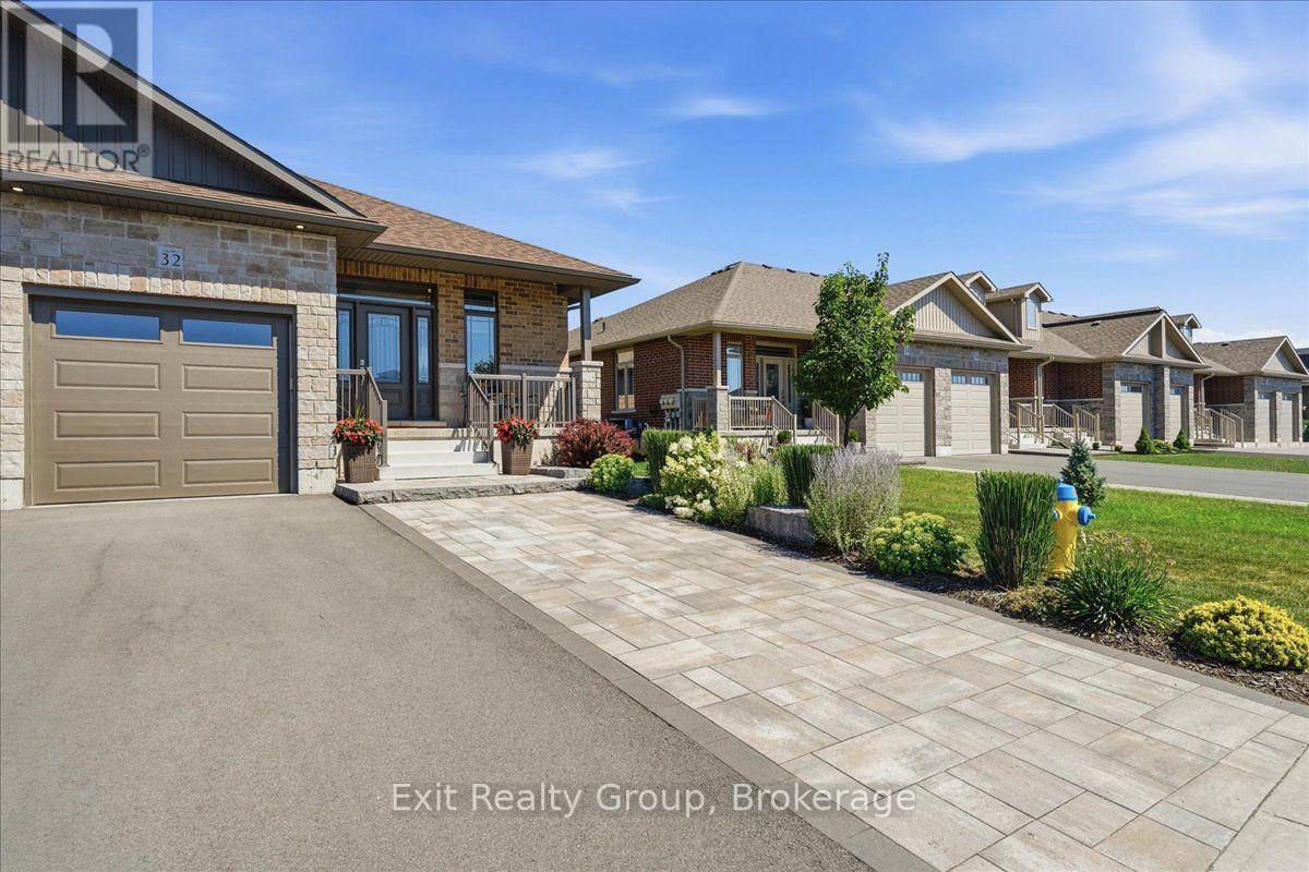 32 Wims Way, Belleville (Thurlow Ward), ON - Outdoor With Deck Patio Veranda