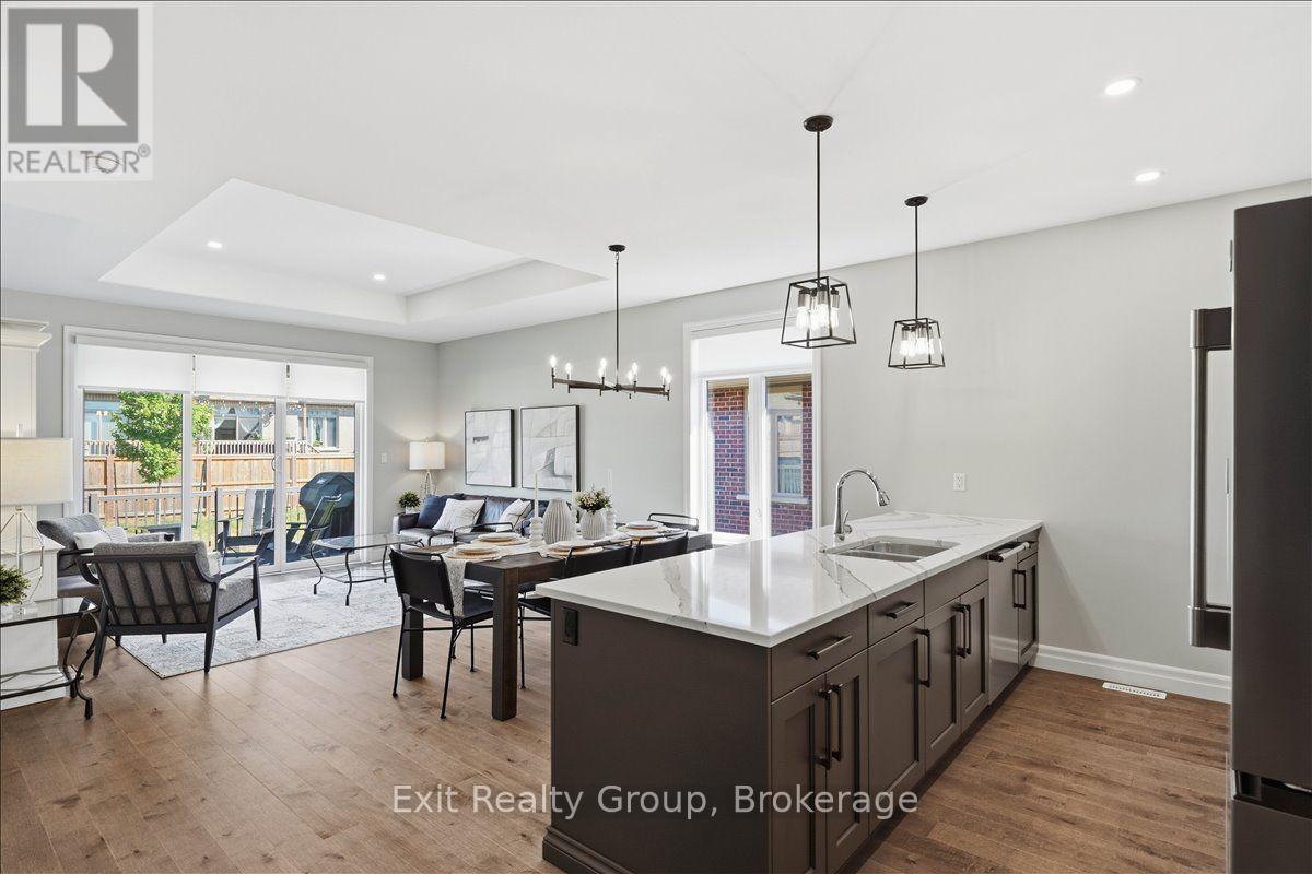 32 Wims Way, Belleville (Thurlow Ward), ON - Indoor Photo Showing Kitchen With Upgraded Kitchen