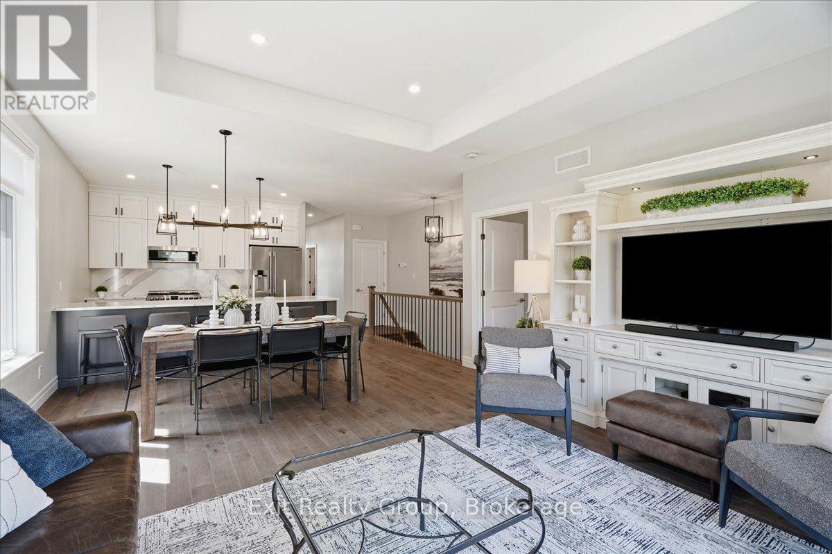 32 Wims Way, Belleville (Thurlow Ward), ON - Indoor Photo Showing Living Room