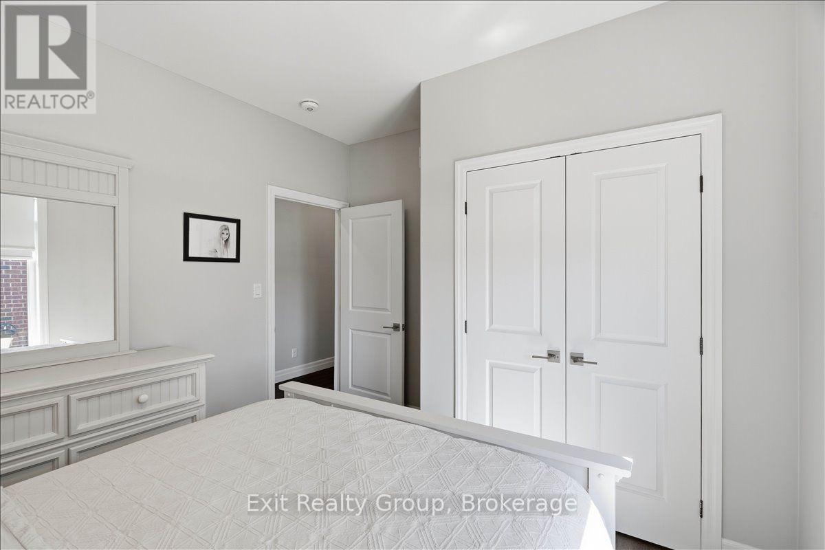32 Wims Way, Belleville (Thurlow Ward), ON - Indoor Photo Showing Bedroom