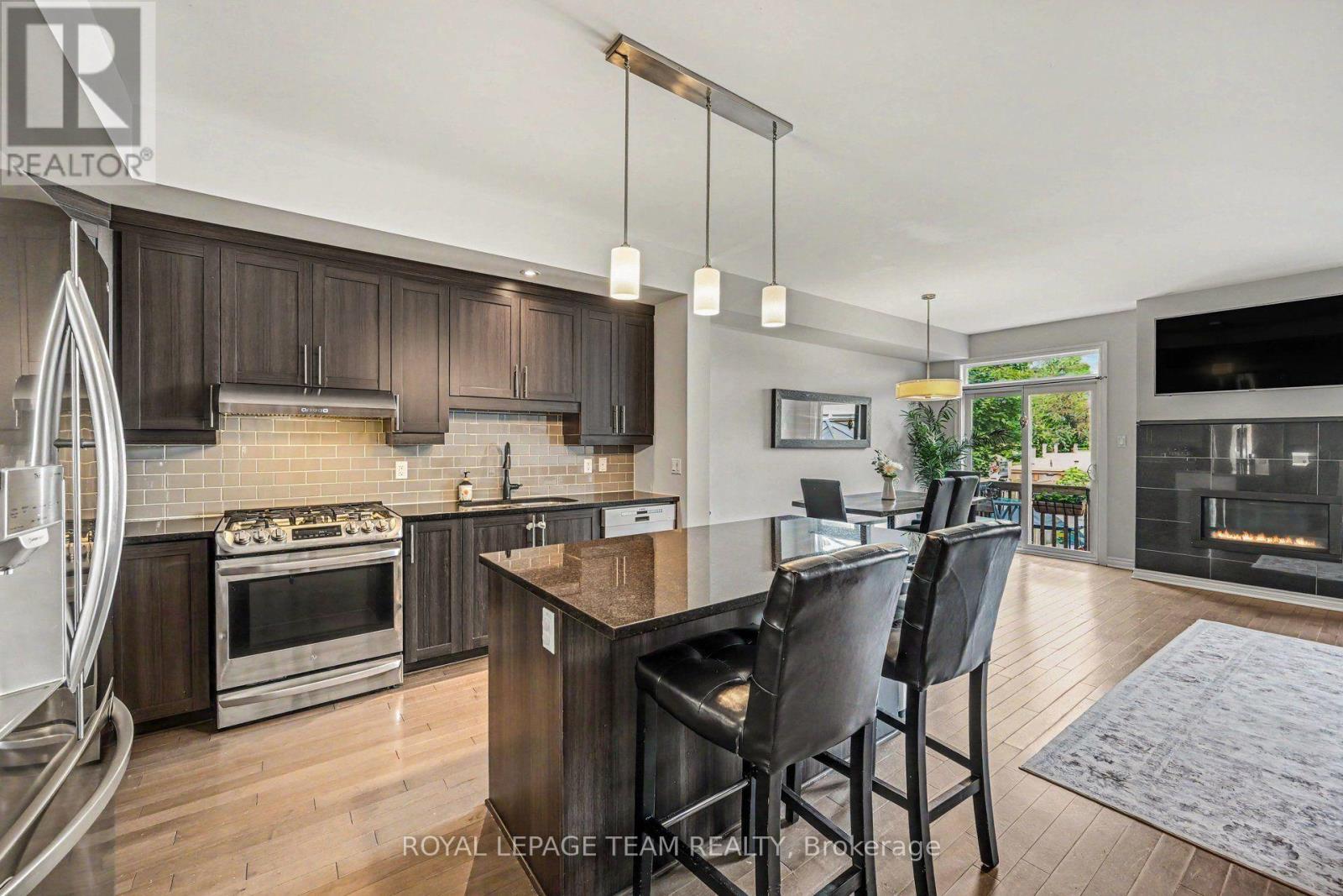 227 King Street, Carleton Place, ON - Indoor Photo Showing Kitchen With Upgraded Kitchen