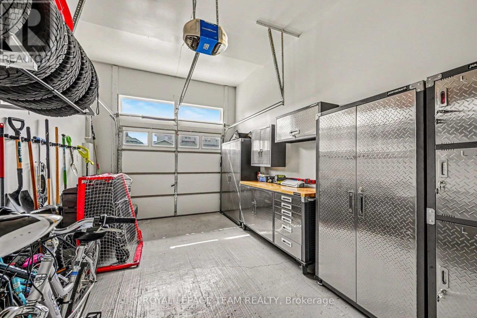 227 King Street, Carleton Place, ON - Indoor Photo Showing Garage