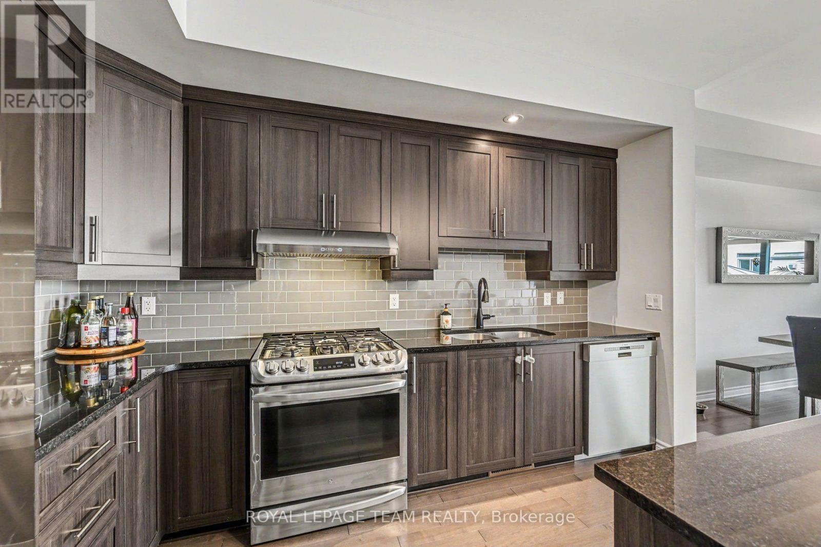 227 King Street, Carleton Place, ON - Indoor Photo Showing Kitchen With Upgraded Kitchen