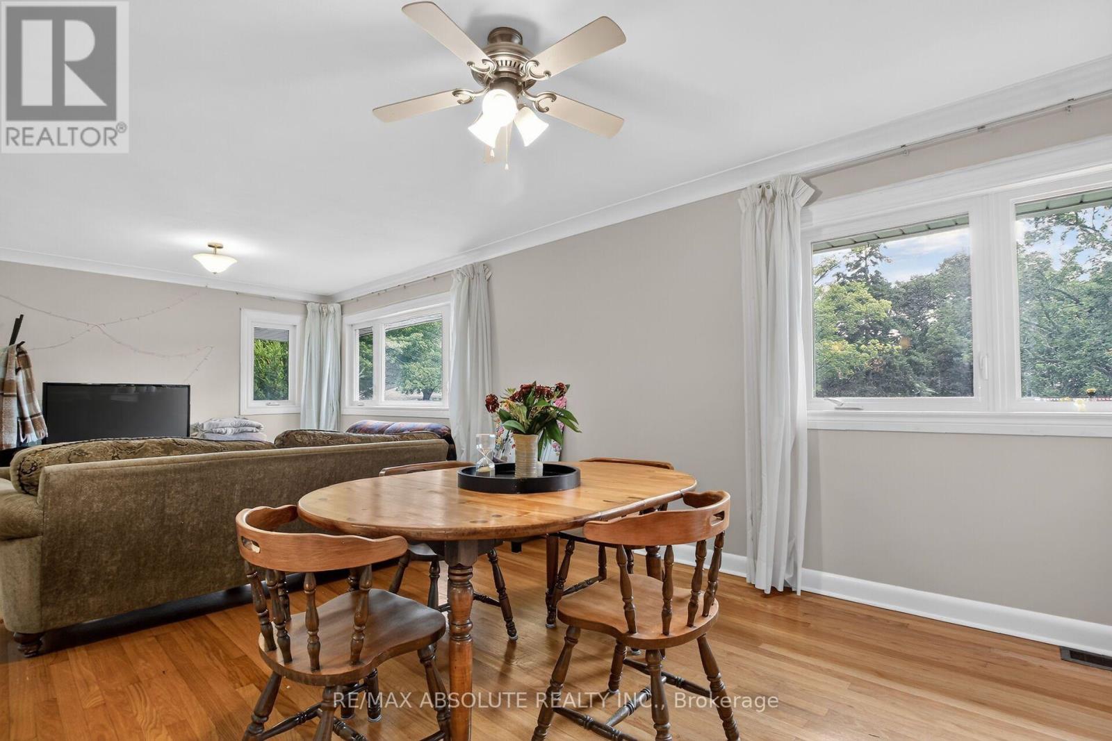 511 Penhill Avenue, Ottawa, ON - Indoor Photo Showing Dining Room