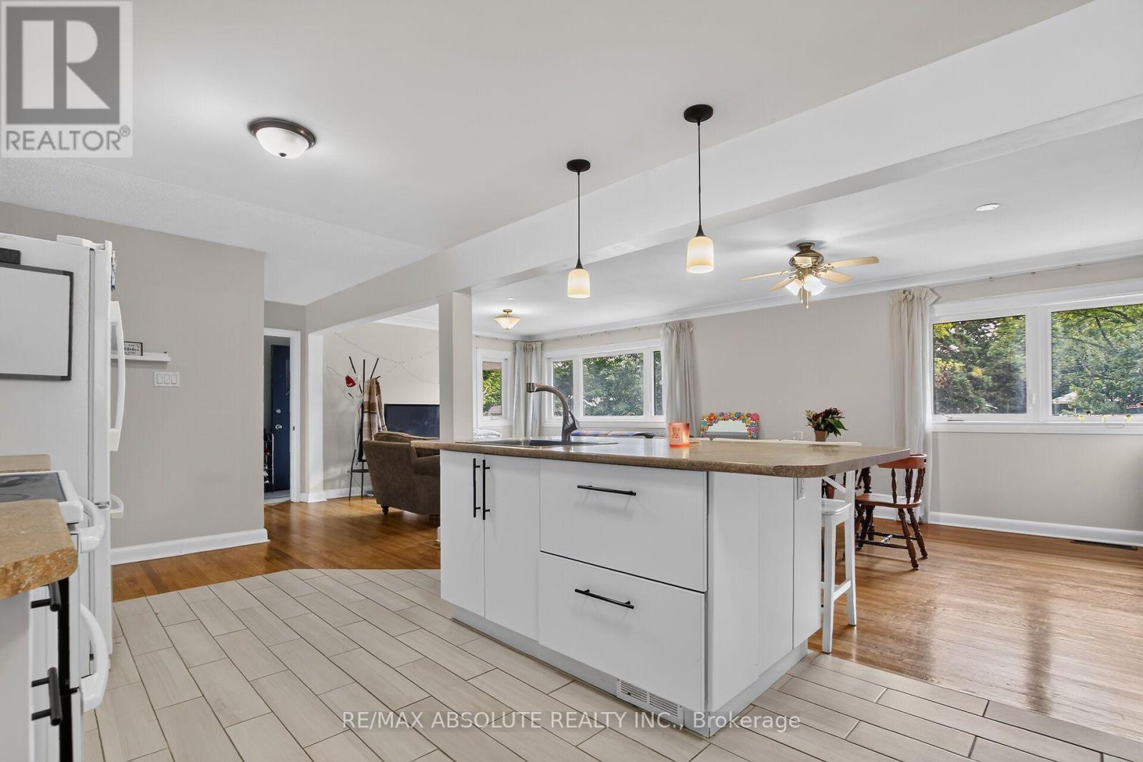 511 Penhill Avenue, Ottawa, ON - Indoor Photo Showing Kitchen