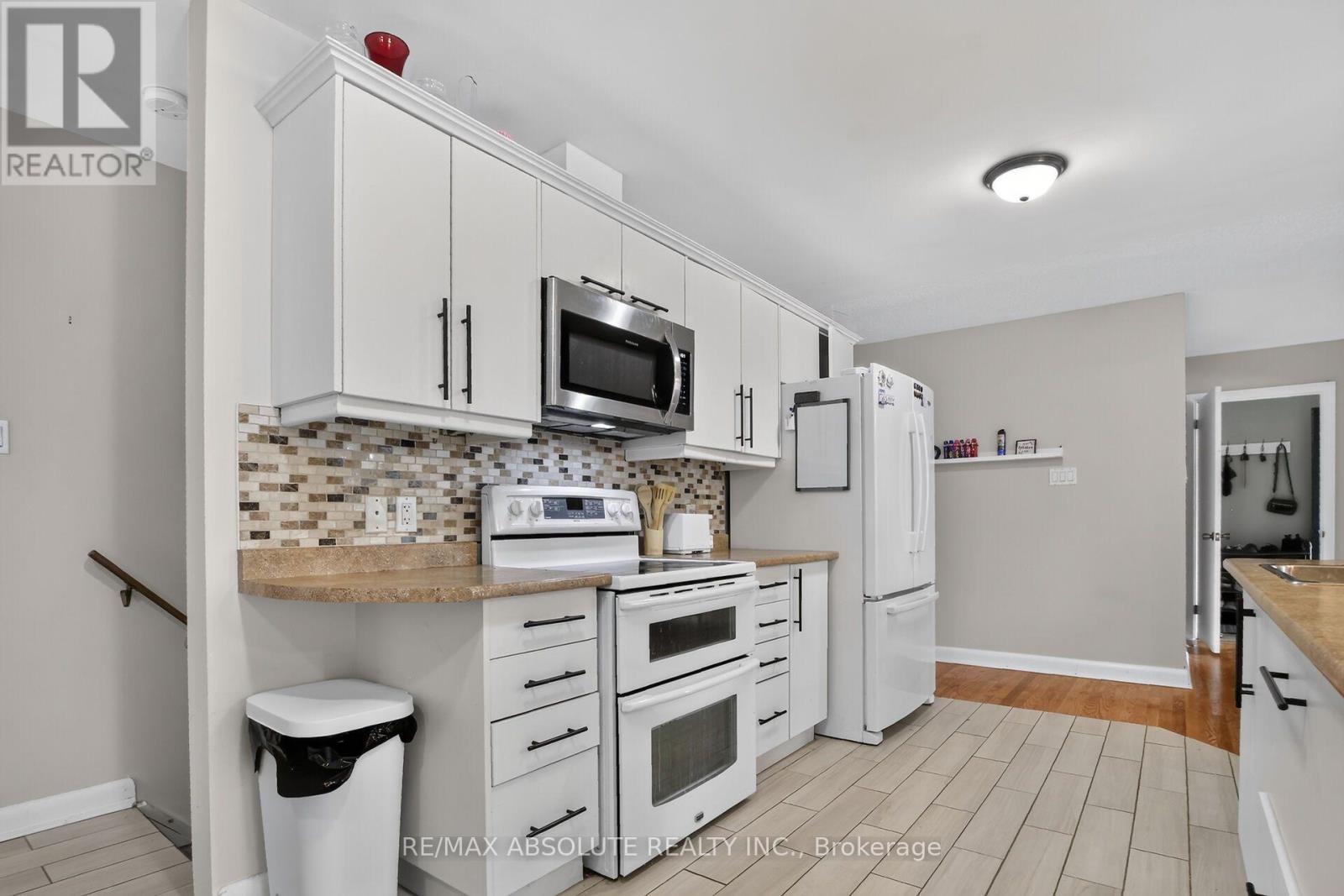 511 Penhill Avenue, Ottawa, ON - Indoor Photo Showing Kitchen