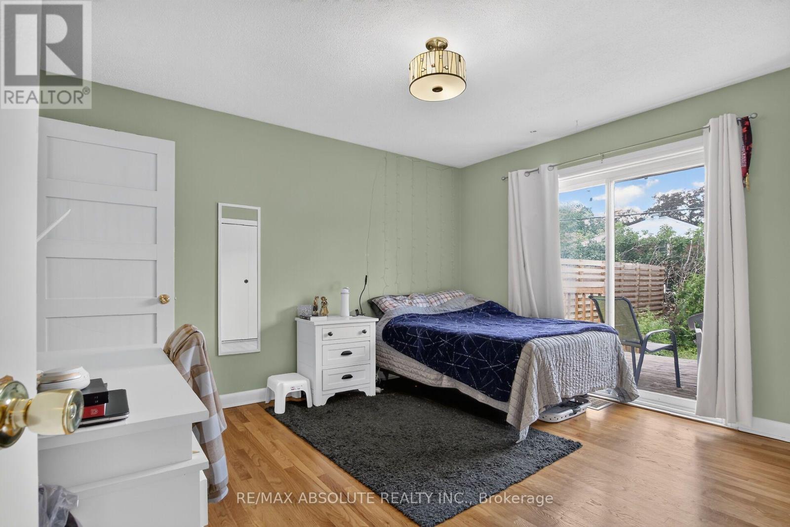 511 Penhill Avenue, Ottawa, ON - Indoor Photo Showing Bedroom