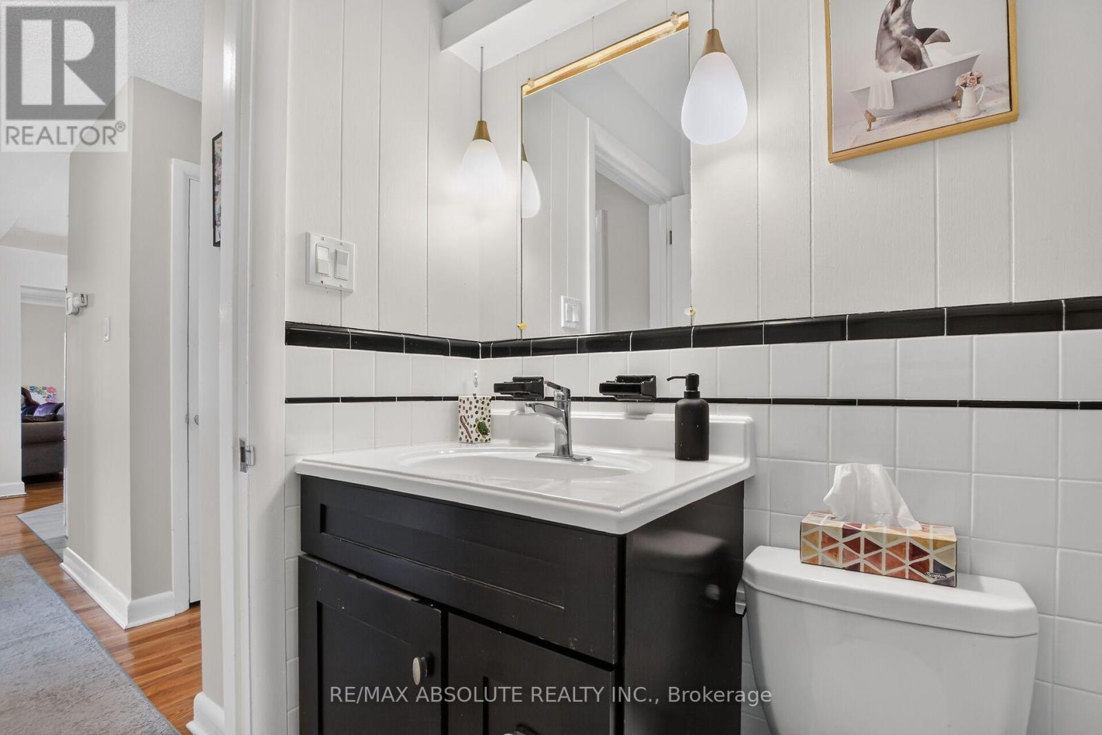 511 Penhill Avenue, Ottawa, ON - Indoor Photo Showing Bathroom