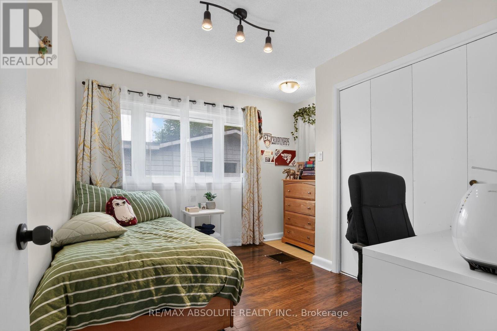 511 Penhill Avenue, Ottawa, ON - Indoor Photo Showing Bedroom
