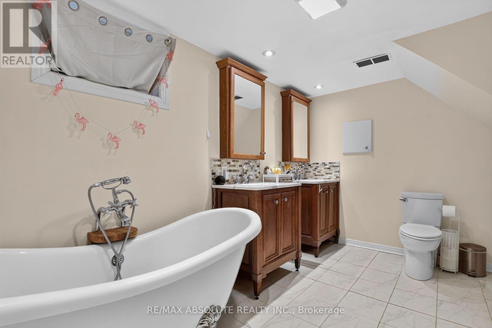 511 Penhill Avenue, Ottawa, ON - Indoor Photo Showing Bathroom