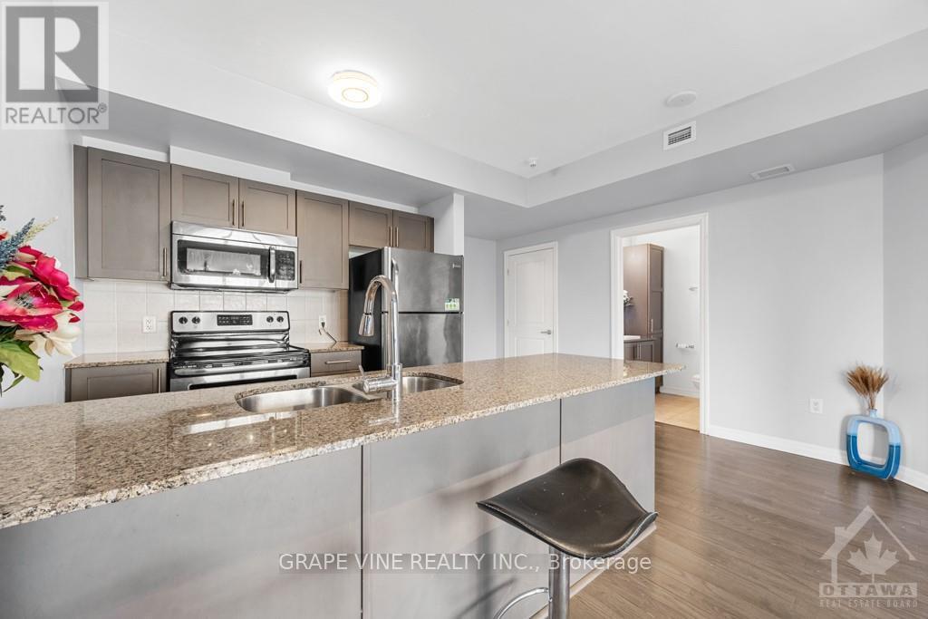 207 - 70 Landry Street, Ottawa, ON - Indoor Photo Showing Kitchen With Stainless Steel Kitchen With Double Sink With Upgraded Kitchen