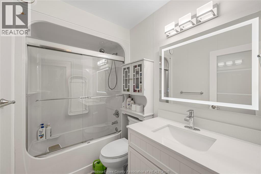 4574 Tumbleweed Crescent, Windsor, ON - Indoor Photo Showing Bathroom