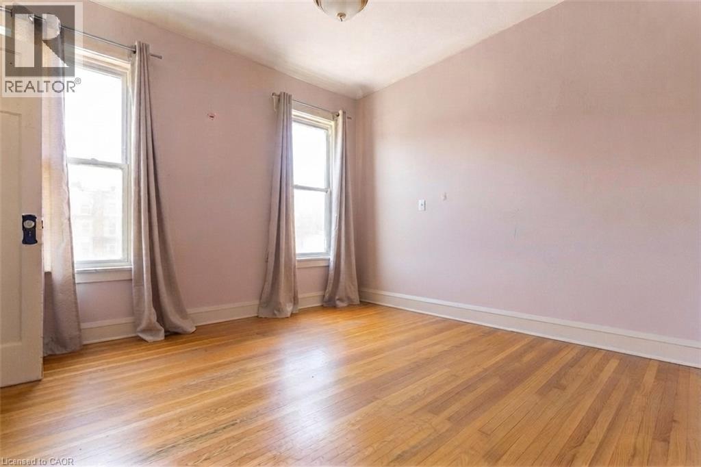 Bedroom Virtually Decluttered - 121 Eastbourne Avenue, Hamilton, ON - Indoor Photo Showing Other Room
