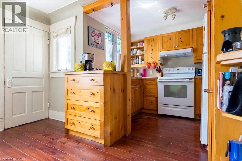 121 Eastbourne Avenue, Hamilton, ON - Indoor Photo Showing Kitchen
