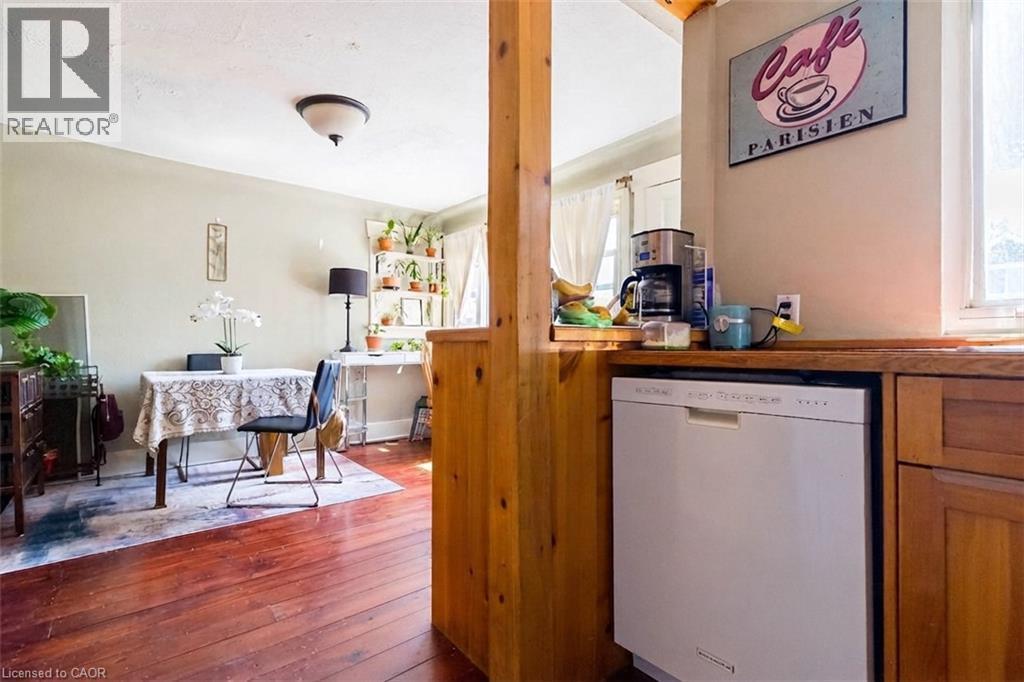 121 Eastbourne Avenue, Hamilton, ON - Indoor Photo Showing Kitchen