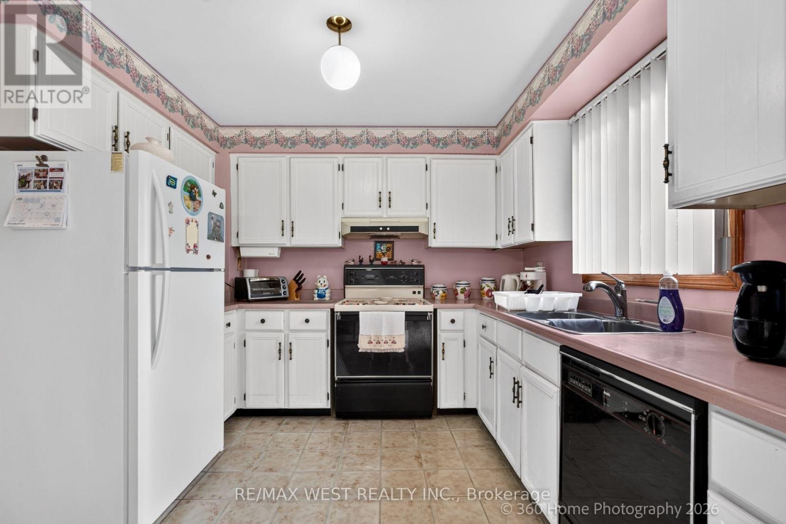4157 Ottewell Crescent, Mississauga, ON - Indoor Photo Showing Kitchen With Double Sink