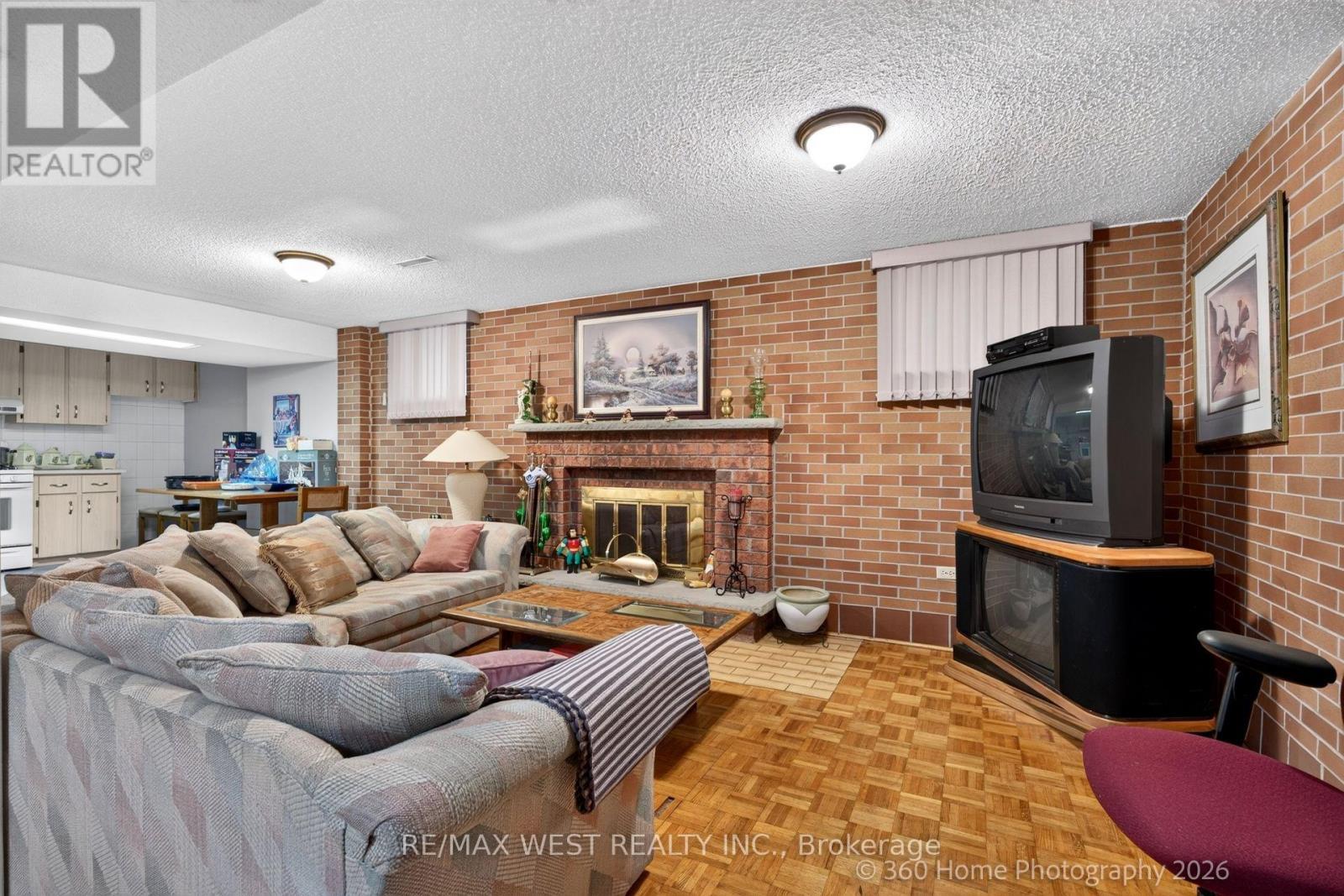 4157 Ottewell Crescent, Mississauga, ON - Indoor Photo Showing Living Room With Fireplace