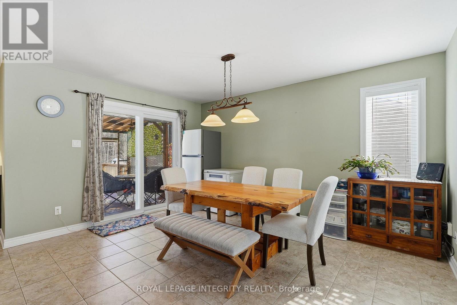 large eating area - 53 Beaver Lane, The Nation, ON - Indoor Photo Showing Dining Room