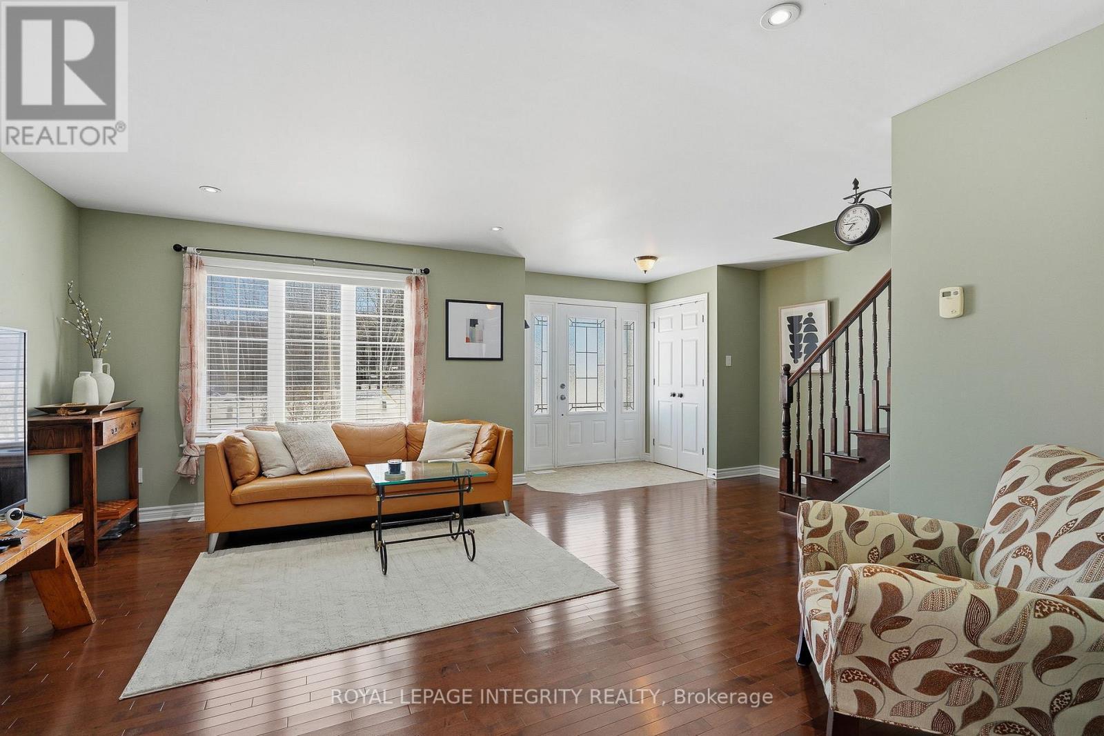 hardwood floors - 53 Beaver Lane, The Nation, ON - Indoor Photo Showing Living Room