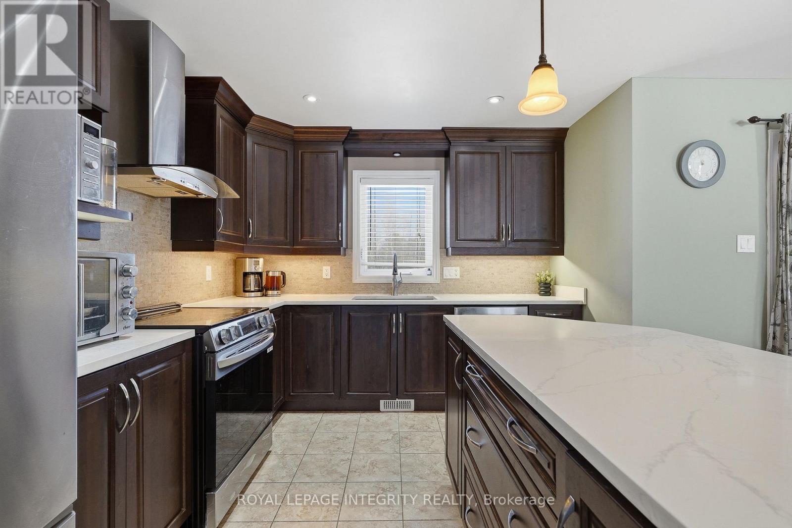 quartz countertops - 53 Beaver Lane, The Nation, ON - Indoor Photo Showing Kitchen With Upgraded Kitchen