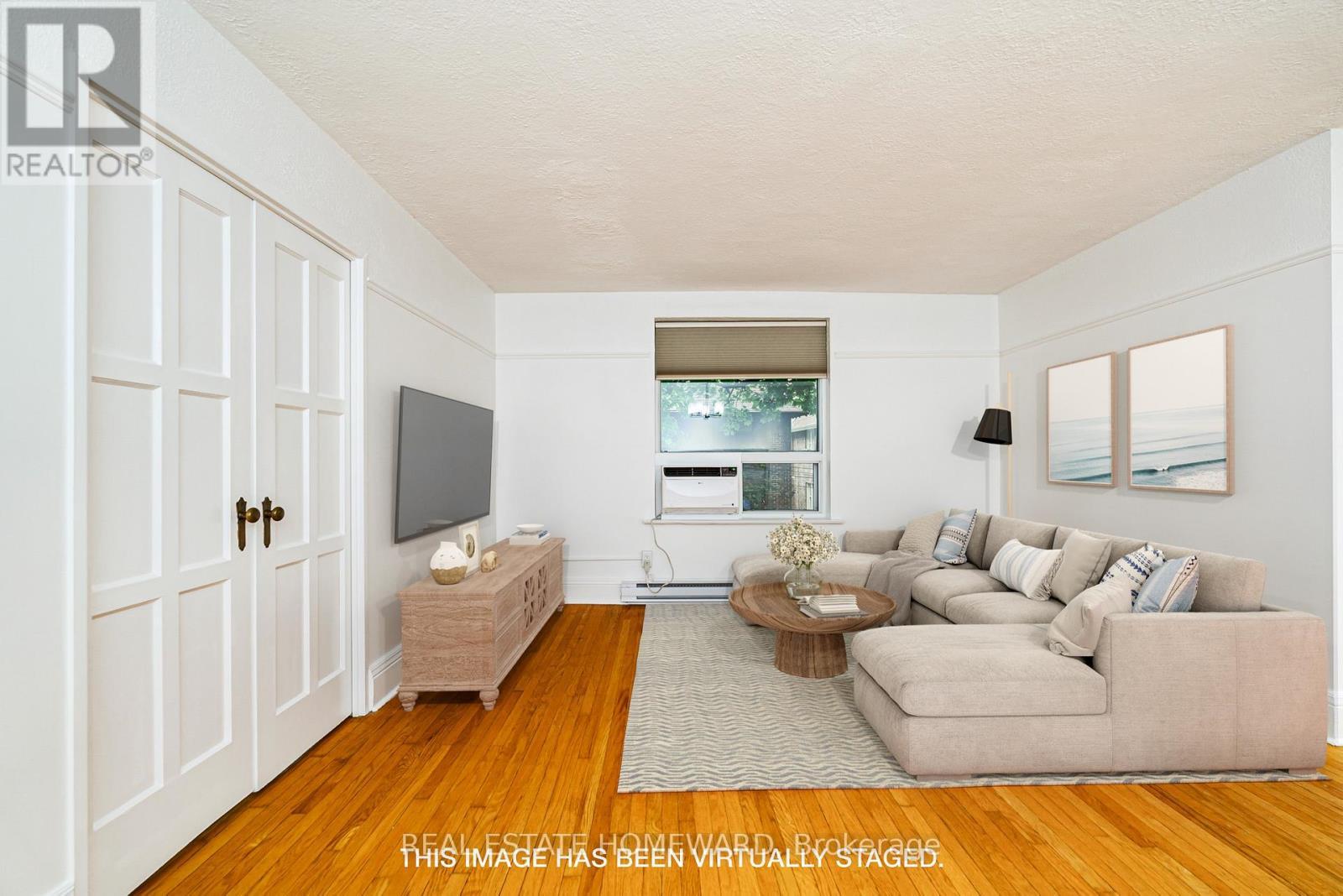 206 - 100 Oriole Parkway, Toronto, ON - Indoor Photo Showing Living Room