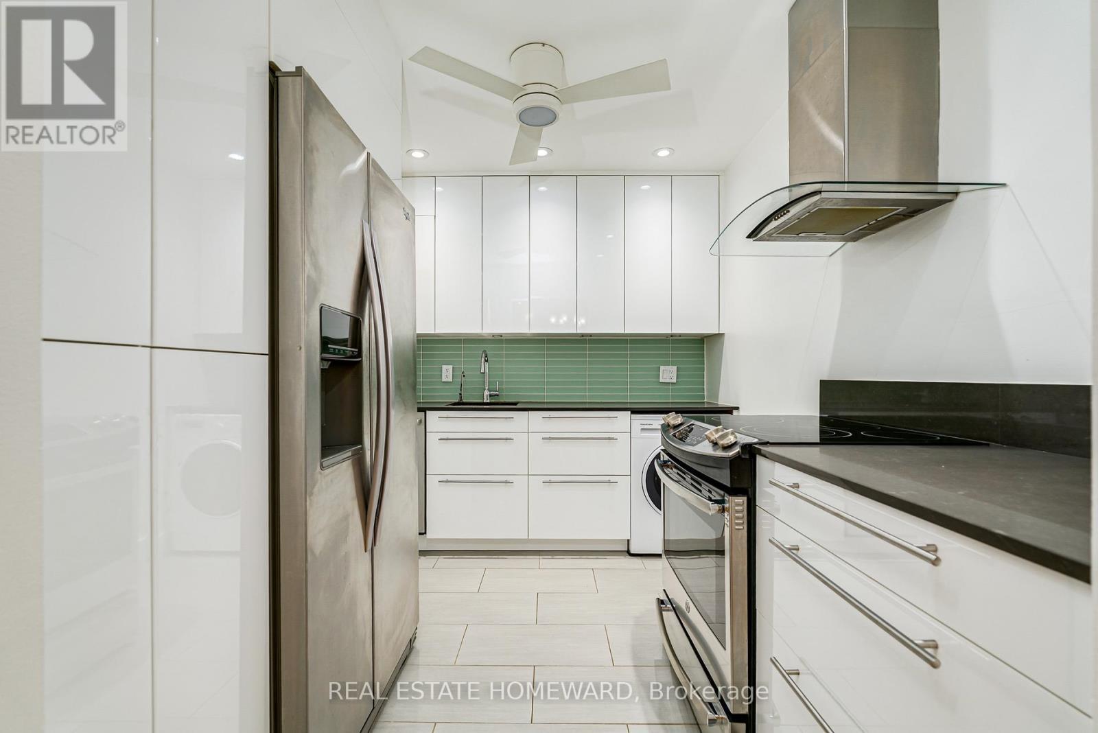 206 - 100 Oriole Parkway, Toronto, ON - Indoor Photo Showing Kitchen