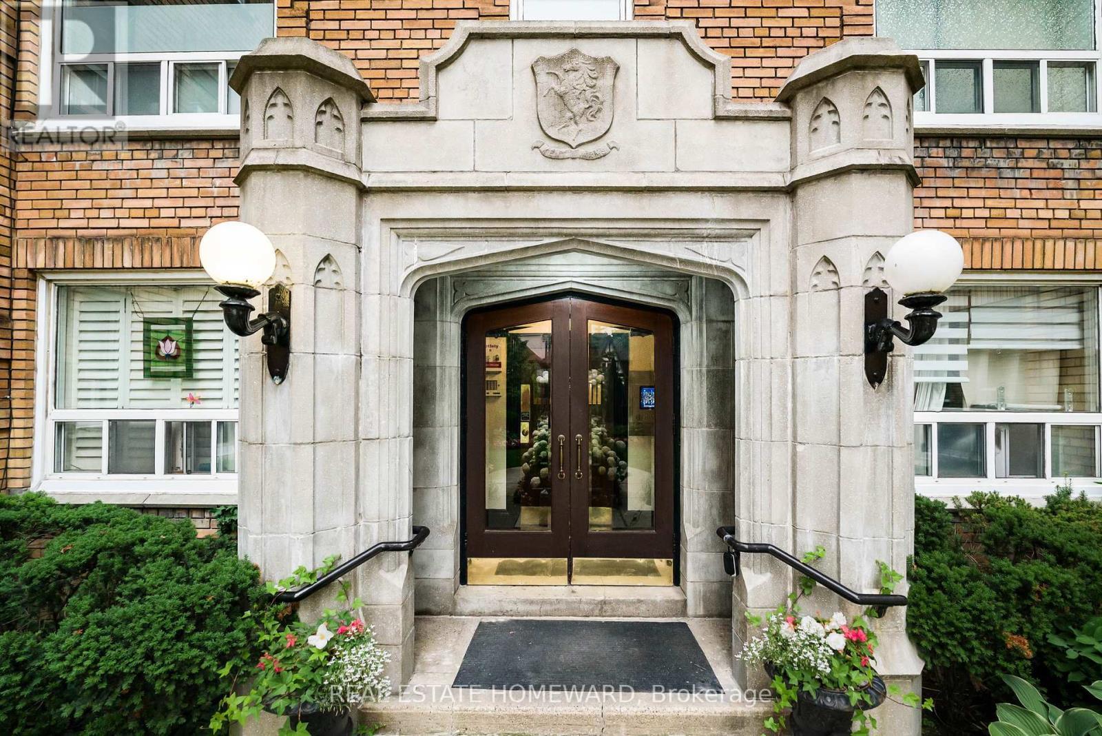 206 - 100 Oriole Parkway, Toronto, ON - Outdoor