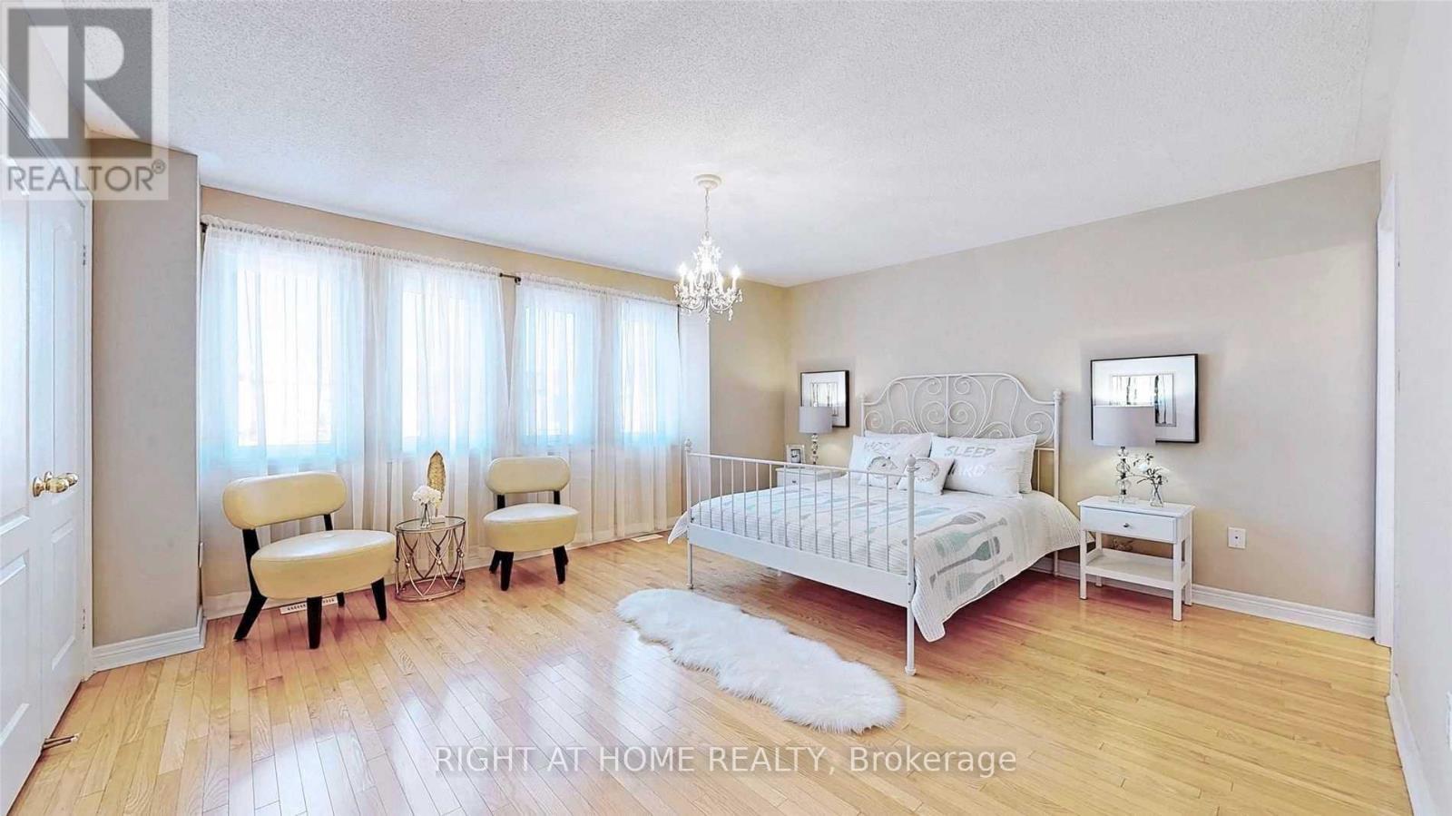 46 Danpatrick Drive, Richmond Hill, ON - Indoor Photo Showing Bedroom