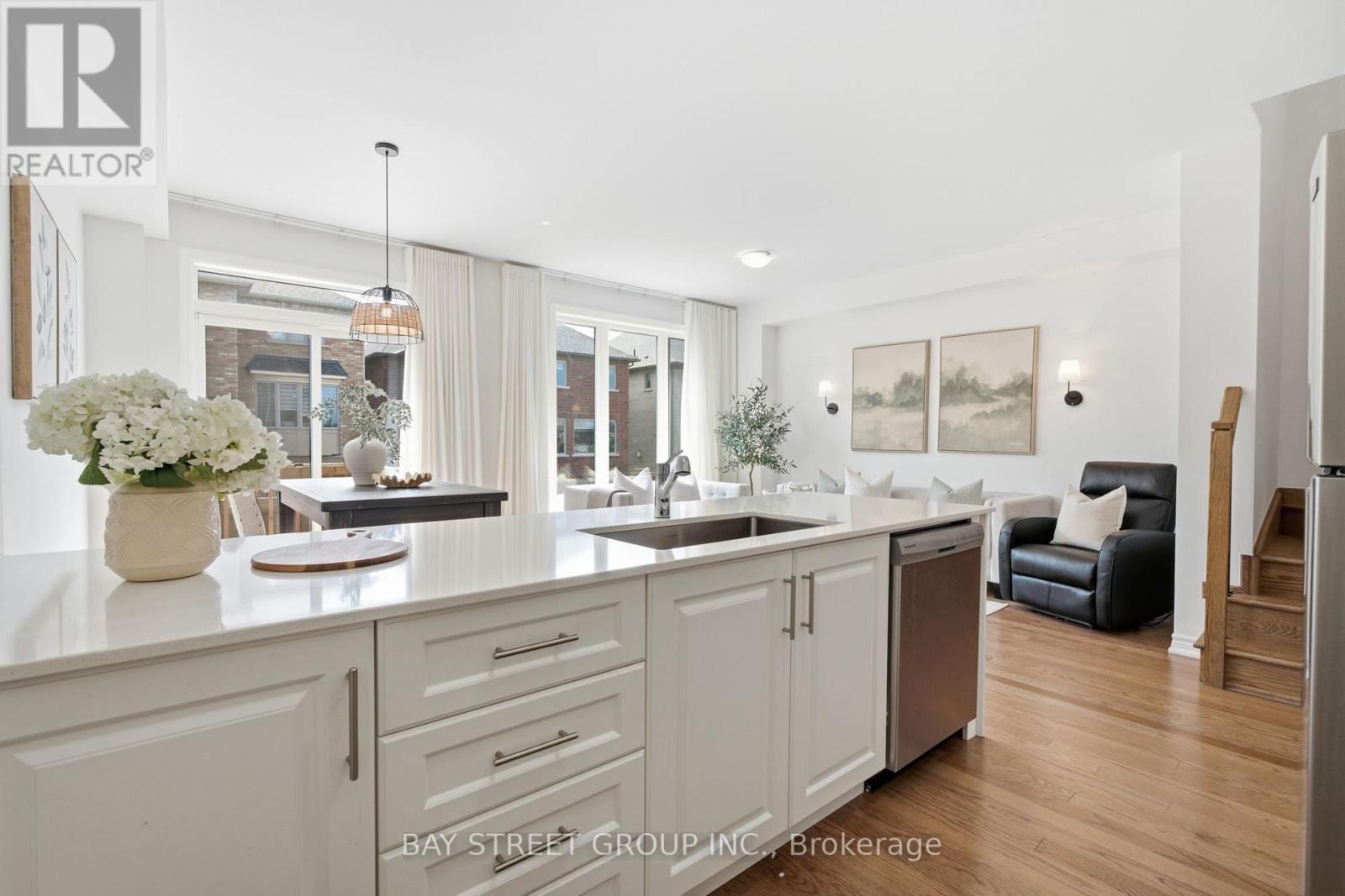 30 Velvet Drive, Whitby, ON - Indoor Photo Showing Kitchen With Upgraded Kitchen