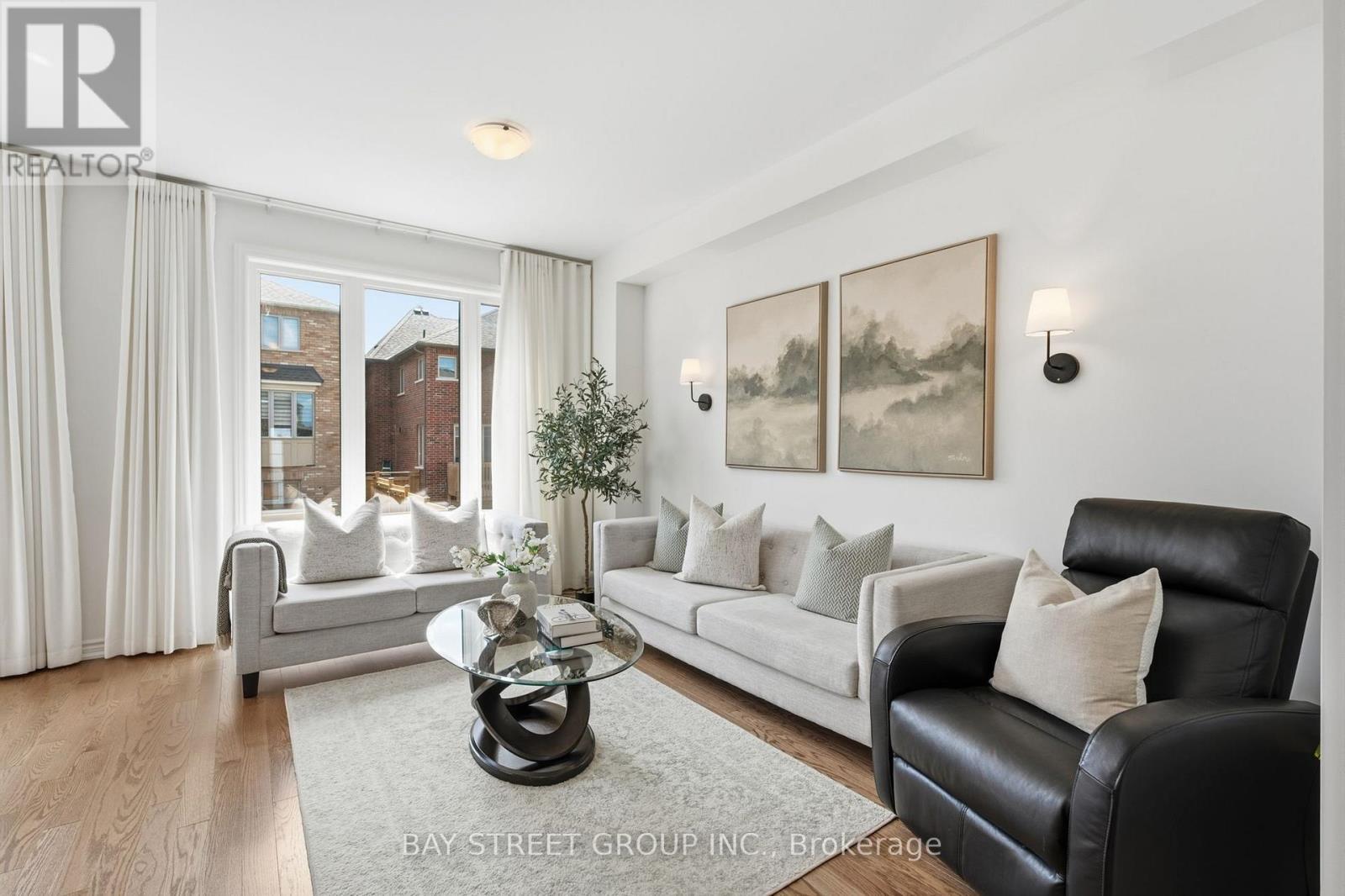 30 Velvet Drive, Whitby, ON - Indoor Photo Showing Living Room