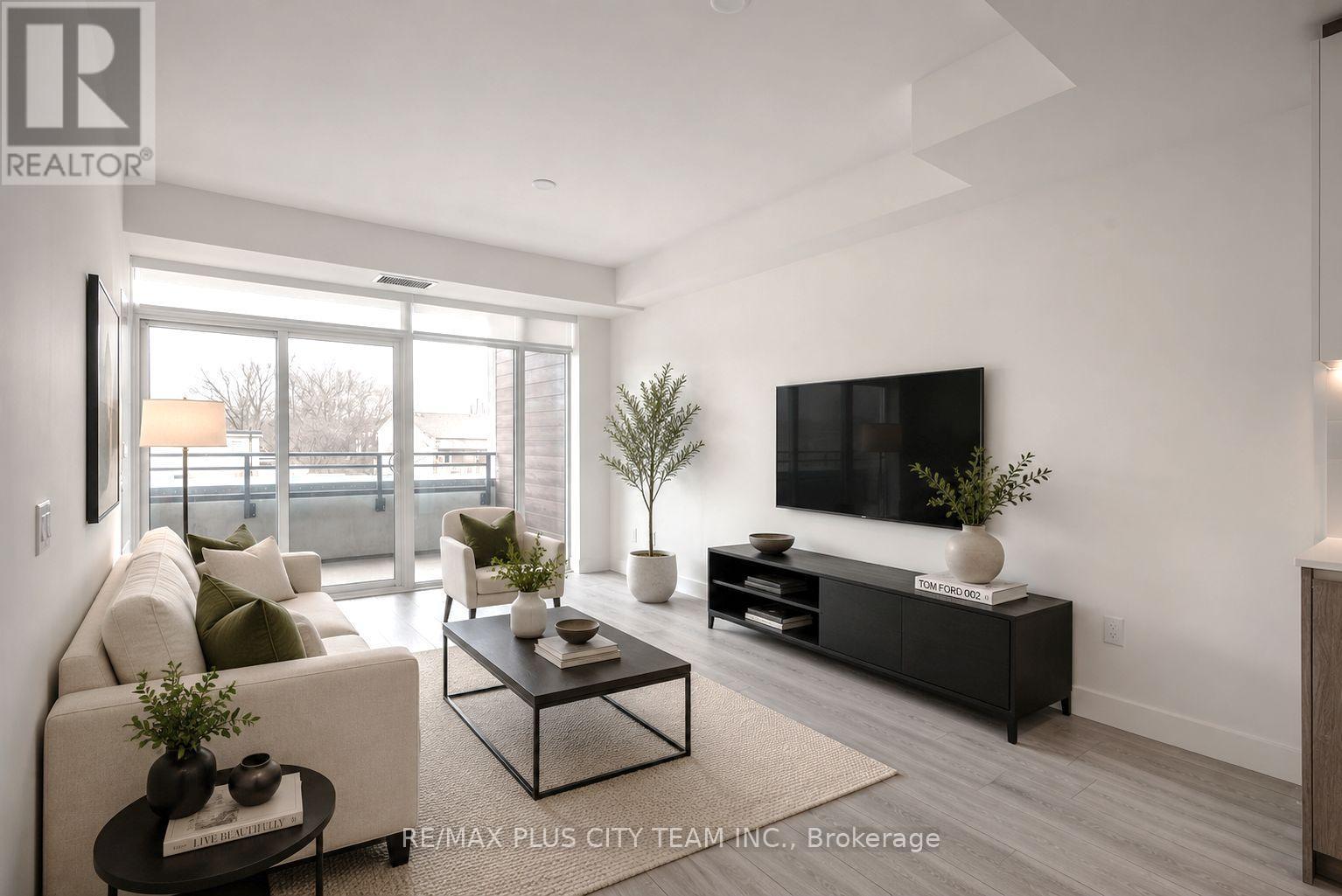 303 - 1285 Queen Street E, Toronto, ON - Indoor Photo Showing Living Room