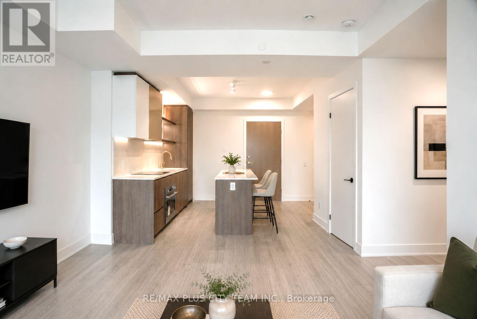303 - 1285 Queen Street E, Toronto, ON - Indoor