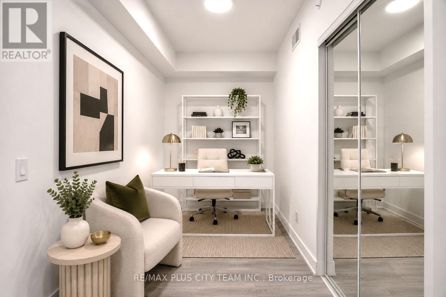 303 - 1285 Queen Street E, Toronto, ON - Indoor Photo Showing Office