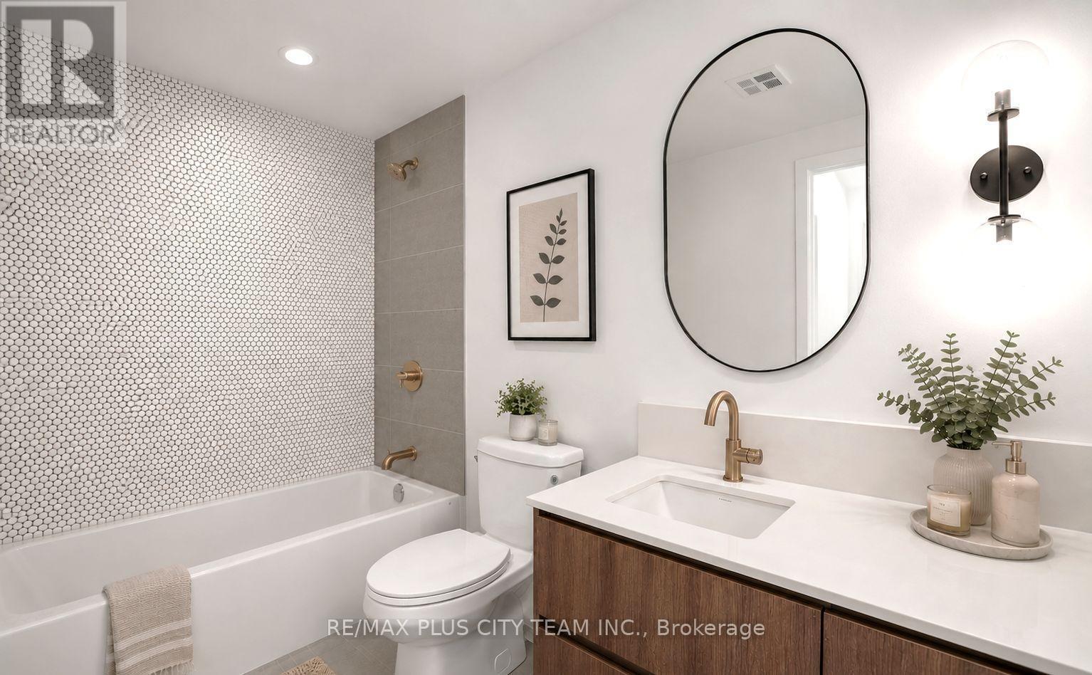 303 - 1285 Queen Street E, Toronto, ON - Indoor Photo Showing Bathroom