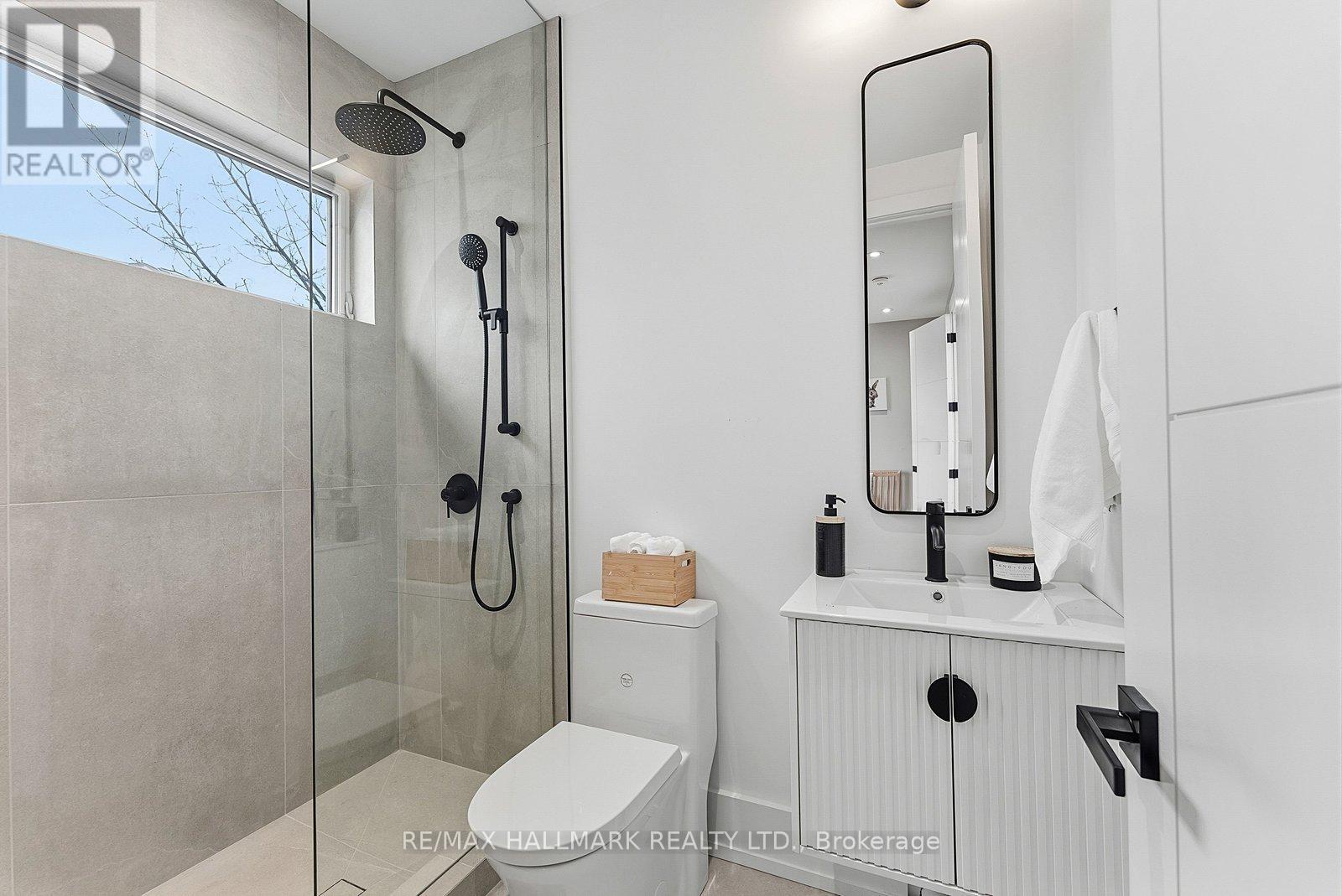 171 Durant Avenue, Toronto, ON - Indoor Photo Showing Bathroom