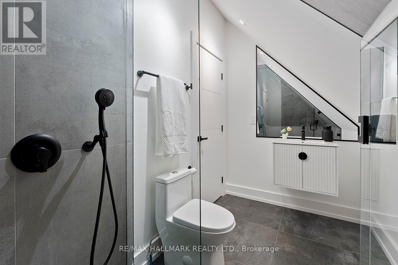 171 Durant Avenue, Toronto, ON - Indoor Photo Showing Bathroom