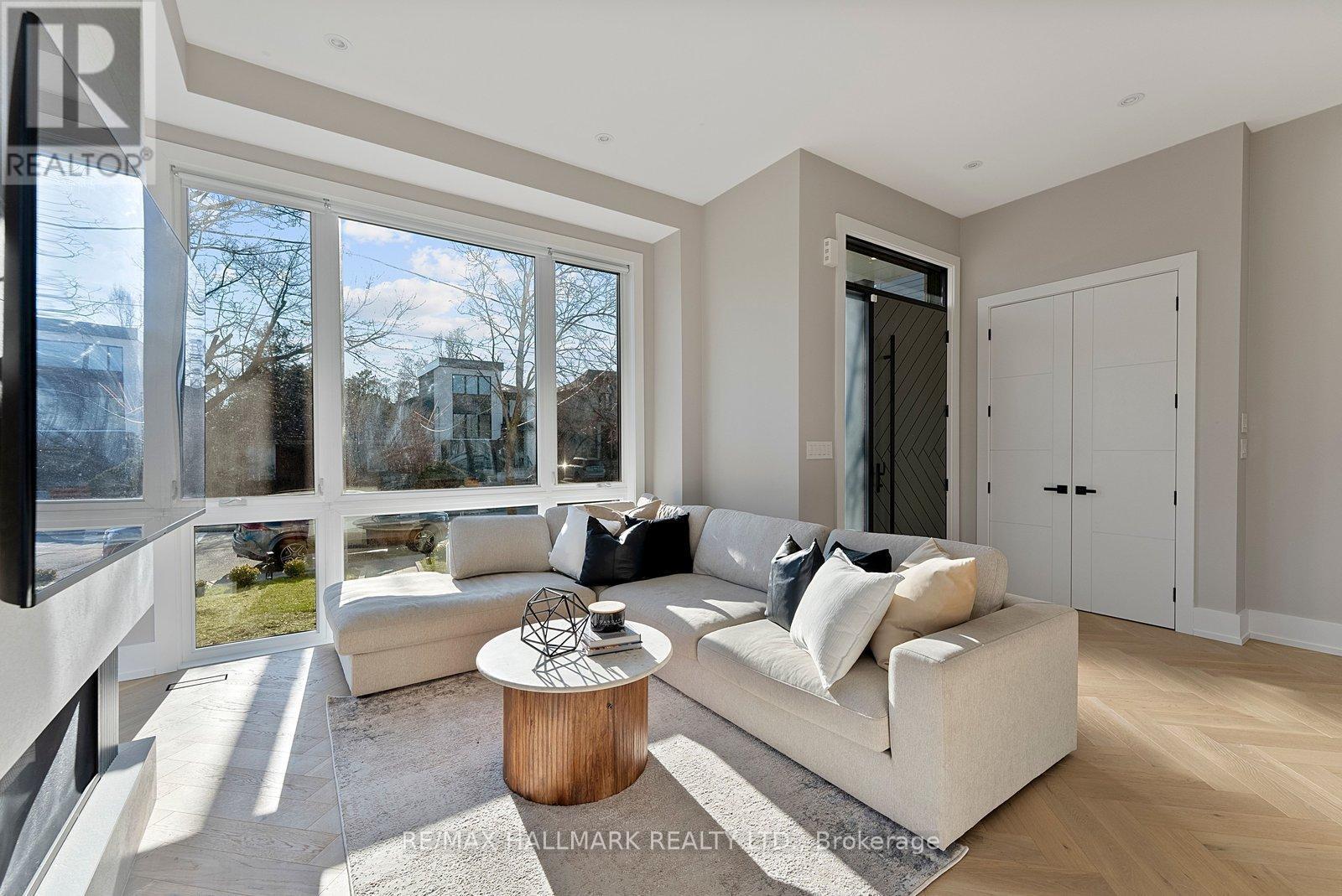 171 Durant Avenue, Toronto, ON - Indoor Photo Showing Living Room
