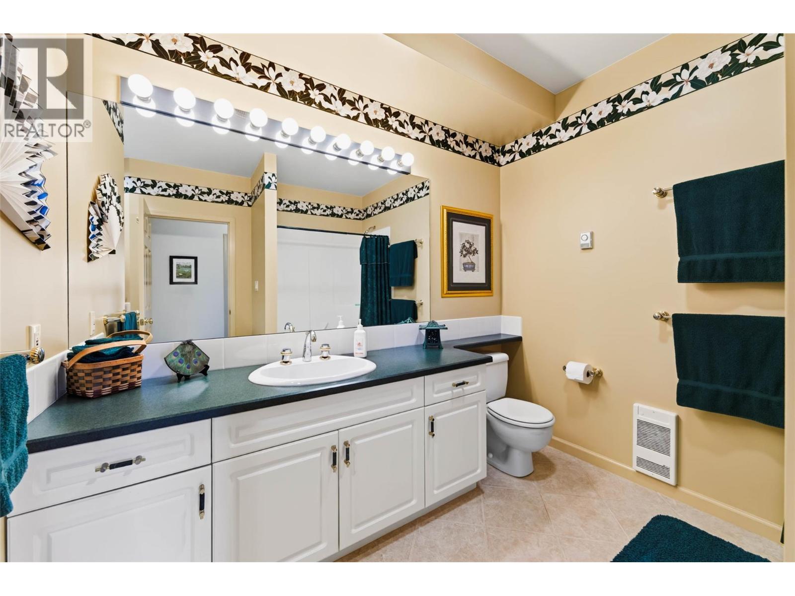6714 3A Highway, Nelson, BC - Indoor Photo Showing Bathroom